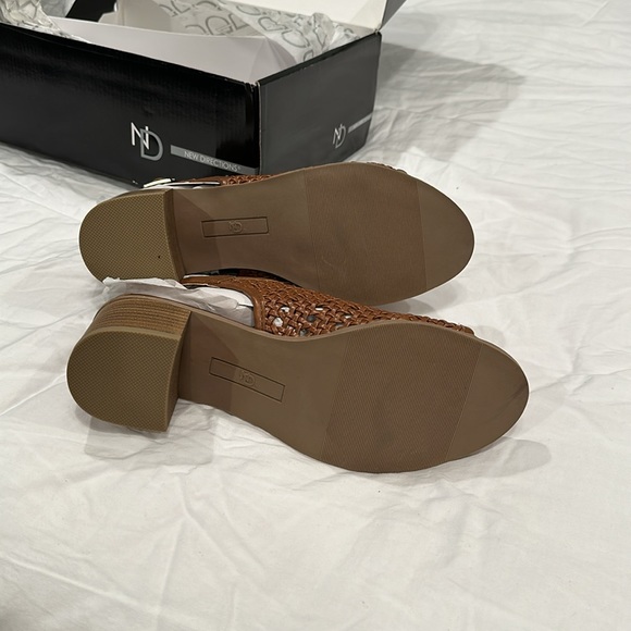NWT! Woven Pattern Heeled Sandals - Picture 4 of 4